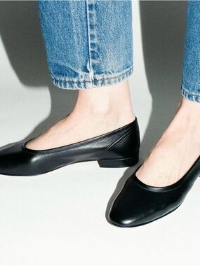 NEW IN BOX! MNZ Serafina flat in black calf